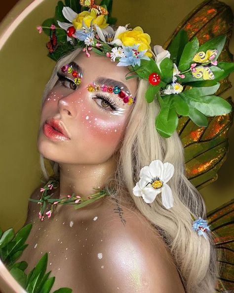 Face Art Makeup Halloween, Spring Fantasy Makeup, Fairy Sfx Makeup, Flower Queen Costume, Fairy Glam Makeup, Earthy Fairy Costume, Floral Halloween Costume, Flower Halloween Makeup, Flower Fairy Makeup Ideas