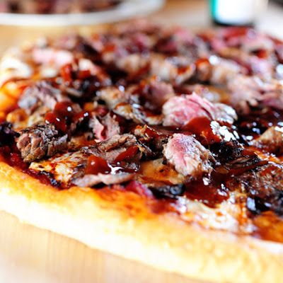 Steakhouse Pizza - Pioneer Woman @keyingredient #cheese Pizza Fit, Steak Pizza, Pioneer Women Cooks, Pizza Ideas, Cooking Photos, Fresh Fruit Recipes, Pioneer Woman Recipes, Steak House, Ree Drummond