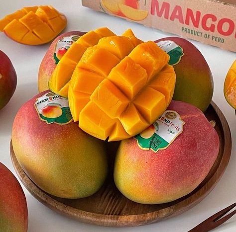 Mango Aesthetic, Healthy Food Motivation, Food O, Food Obsession, Cafe Food, Pretty Food, Sweet Snacks, Food Cravings, Yummy Drinks