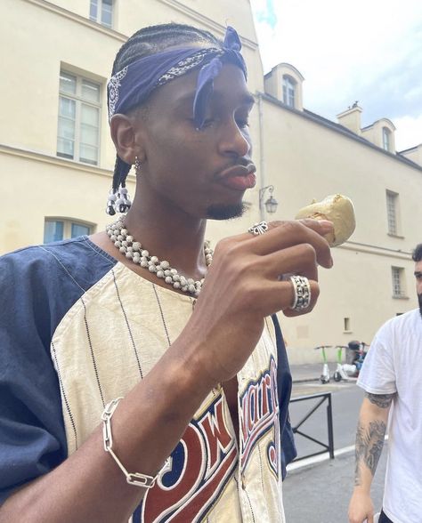 Shai Gilgeous Alexander Pfp, Shai Gilgeous Alexander Aesthetic, Shai Gilgeous Alexander Outfits, Frat Boy Aesthetic, Shai Gilgeous Alexander, Cornrow Hairstyles For Men, Basketball Players Nba, Nba Fashion, Dark Skin Men