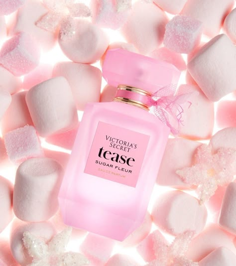 Tease Sugar Fleur Perfume, Parfum Quotes, Perfume Artwork, Profumo Victoria Secret, Perfume Display, Sweet Perfume, Perfume Photography, Pink Cosmetics, Makeup Package