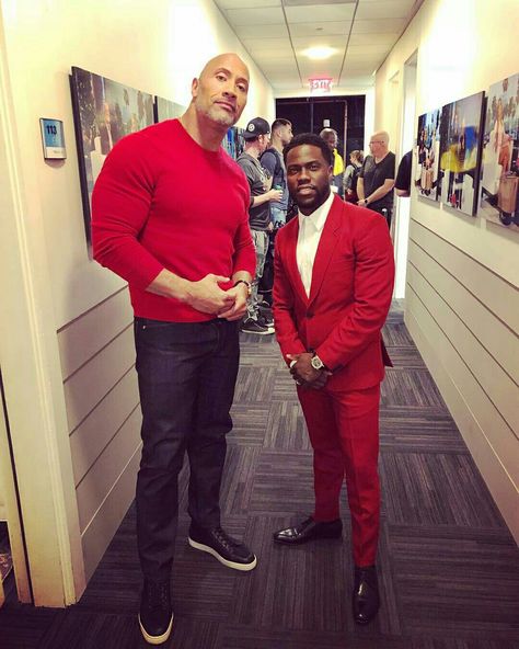 Dwayne Johnson Kevin Hart Kevin Hart And Dwayne Johnson, Dj Fashion, Wwe The Rock, Best Country Singers, People Pictures, The Rock Dwayne Johnson, Chris Rock, Rock Johnson, Male Actors