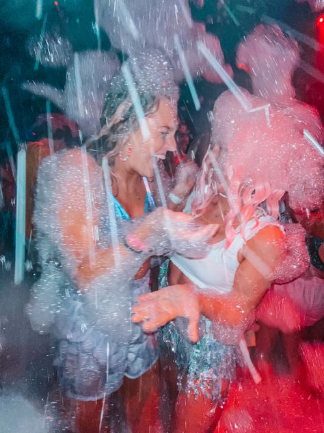 Foam Party Aesthetic, Wild Party Aesthetic, School Pool Party, Collage Party, Night Pool Party, Rave Aesthetic, Vegas Pool Party, Foam Party, Pool Party Decorations