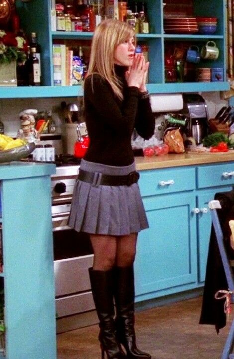 Rachel Green JENNIFER ANISTON Jennifer Aniston Friends, Jennifer Aniston Legs, Long Green Skirt, Rachel Green Friends, Rachel Green Style, Rachel Green Outfits, Iconic Outfits, Jennifer Aniston Style, Jennifer Aniston Hot