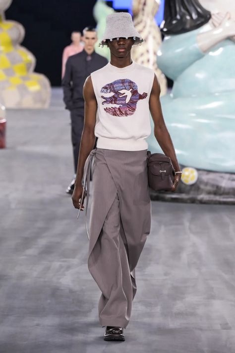 Dior Men Spring 2025 Men’s Runway, Fashion Show & Collection Review [PHOTOS] Dior Men Campaign, Mens Runway 2024, Mens Runway Fashion, Dior Runway, Paris Fashion Week Men, Paris Fashion Week Runway, High Fashion Men, Dior Men, 2025 Fashion