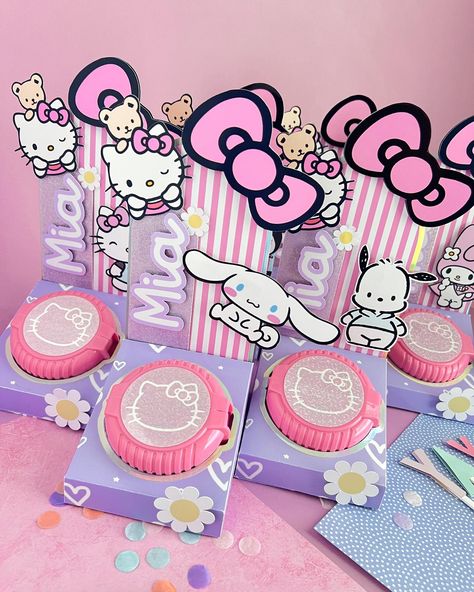 Sanrio theme party theme 💕 For this theme we made; -Cake topper shaker -hubba bubba scenario box -Favor bags -Cupcake toppers #hellokittyparty #sanriocaketopper #hellokittycaketopper #sanriopartytheme Sanrio Birthday, Sanrio Party, Hello Kitty Theme Party, Tiffany Birthday, Kraft Paper Crafts, Hubba Bubba, Hello Kitty Birthday Party, Bday Party Theme, Hello Kitty Themes