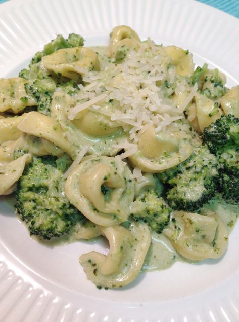 Creamy Pesto Tortellini with Broccoli | Peonies and Pomegranates Creamy Pesto Tortellini, Tortellini With Broccoli, Pasta Bacon, Italian Things, Creamy Pesto Chicken Pasta, Pesto Tortellini, Tortellini Recipes, Creamy Pesto, Pasta Dinners