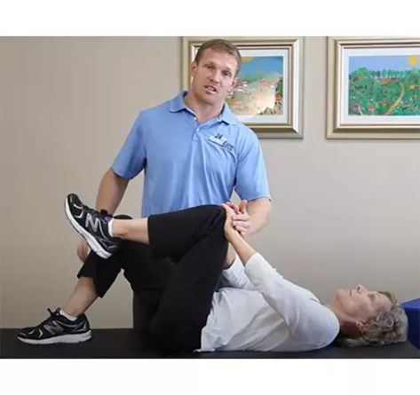 Isometric core strengthening exercise for seniors Best Core Strengthening Exercises, Core Exercises For Seniors, Exercise For Seniors, Best Core Exercises, Core Exercises For Women, Exercise Regimen, Strengthen Core Muscles, Exercises For Seniors, Isometric Exercises