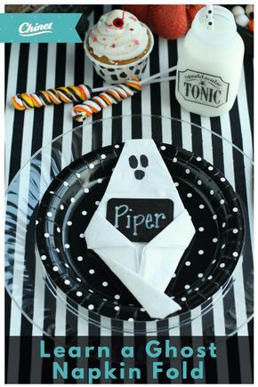 Halloween Napkin Folding, Ghost Napkins, Folding Napkins, Napkin Folding Ideas, Paper Napkin Folding, Halloween Breakfast, Halloween Napkins, Napkin Folds, Folding Ideas