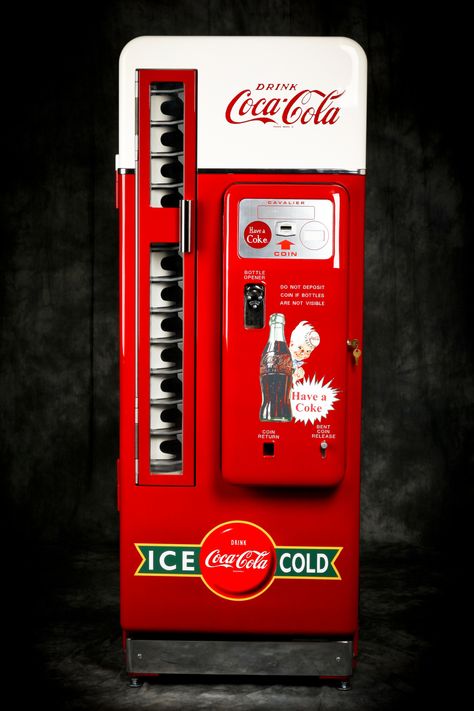 Vintage Bottled Coca-Cola Machine - Cavalier Model C96 by Kilo 66 (Over 5 Million Views & Counting) – @chillypepperhothothot on Tumblr Soda Vending Machine, Soda Machine, Coke Ad, Coke Machine, Coca Cola Decor, Coca Cola Drink, Vintage Soda, Always Coca Cola, Soda Machines