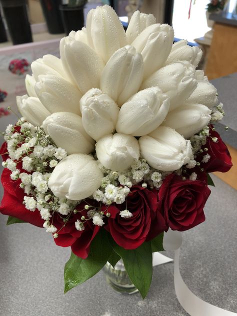 Red Rose Bridal Bouquet, Bridal Bouquet White, Red Roses Bouquet, Red Bridal Bouquet, Engagement Decor, Tulip Wedding, Valentine Bouquet, Wedding Moodboard, Red Bouquet