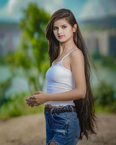 Saniya Shaikh, Dj Images Hd, Dj Images, Indian Teen, Cute Couple Wallpaper, Teen Actresses, Dj Lighting, Boy Photo