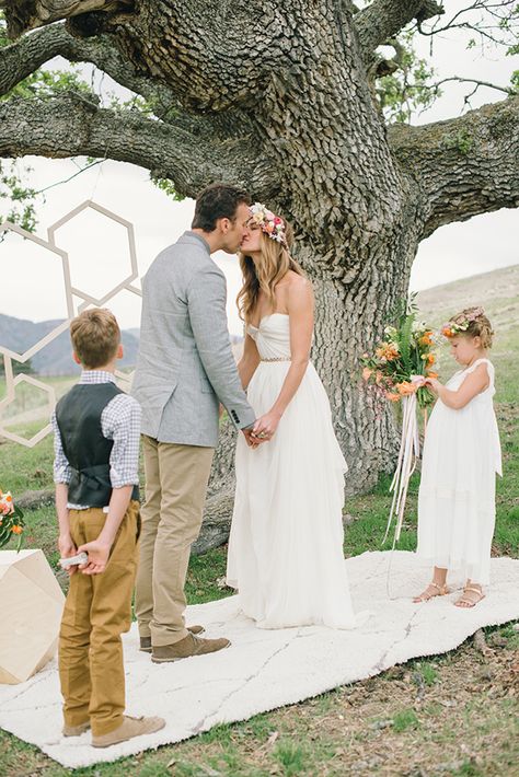 A romantic vow renewal with the kids, featuring modern and geometric details. Unique Wedding Vows, Ceremony Vows, Renewal Vows, Wedding Vow Renewal Ceremony, Wedding Vows To Husband, Beautiful Vows, Vowel Renewal, Wedding Renewal, Renewal Wedding