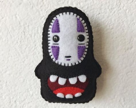 Studio Ghibli Crafts, Felt Crafts Diy, Cute Sewing Projects, Plushie Patterns, Sewing Stuffed Animals, Costura Diy, Felt Pattern, Anime Crafts, No Face