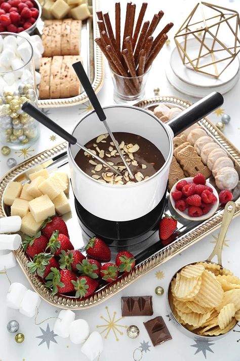 Easy Swiss Chocolate Fondue (2 Ingredients!) - Sprinkle Bakes Chocolate Fondue Set Up, Chocolate Fondue Party Ideas, Chocolate Fondue Aesthetic, Fondue Aesthetic, Chocolate Fondue Ideas, Chocolate Fondue Board, Swiss Dishes, Christmas Fondue, Chocolate Charcuterie