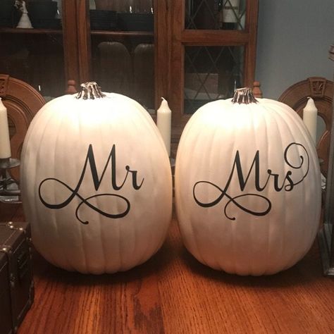 Wedding Decor Fall, Haunted Wedding, Wedding Decals, Fall Wedding Decor, Diy Wedding Decor, Fall Wedding Diy, Pumpkin Wedding, Halloween Themed Wedding, Couple Wedding Shower