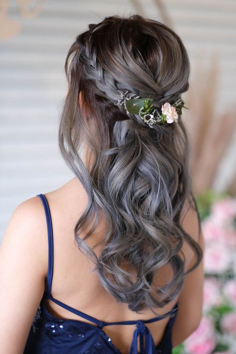 Hair Color For Wedding Brides, Wedding Hair Color Ideas Brides, Bride Hair Color Ideas, Half Updo With Bangs Wedding, Model Rambut Wedding, Wedding Hair Asian Brides, Asian Hair Wedding Styles, Half Up Half Down Wedding Hair Asian, Hairstyle For Wedding Bridesmaid