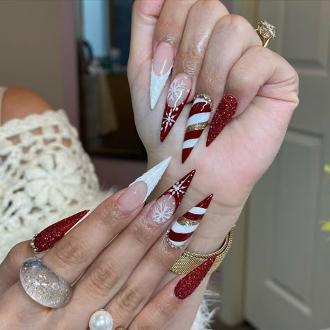 Nail Art Noel, Red Christmas Nails, Cute Christmas Nails, Winter Nails Acrylic, Christmas Nails Acrylic, Festival Nails, Xmas Nails, Christmas Nail Designs, Square Acrylic Nails