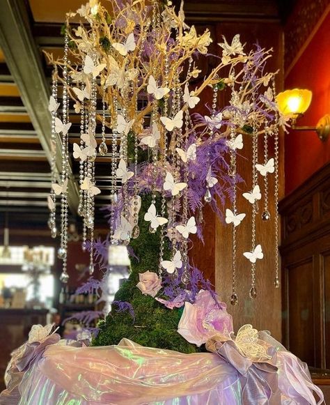 Diy Enchanted Garden Party, Enchanted Forest Tree Centerpieces, Enchanted Forest Sweet 16 Centerpieces, Enchanted Garden Theme Centerpieces, Fairytale Theme Centerpieces, Fairytale 15 Theme, Enchanted Forest Party Table, Fairy Tale Birthday Party Decoration, Fairy Tales Decorations