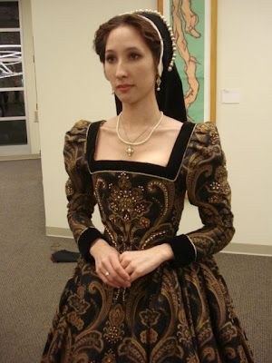 Tudor Gown, Elizabethan Fashion, Tudor Dress, Tudor Fashion, Tudor Costumes, Fest Outfits, Period Outfit, Medieval Dress, Medieval Clothing