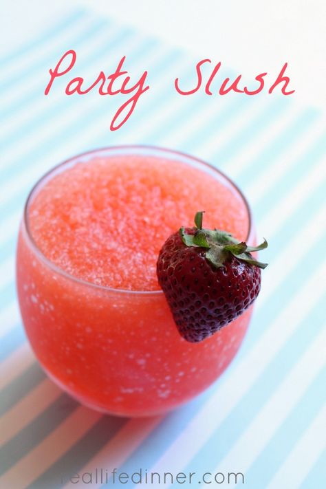 Frozen Punch Recipe, Alcoholic Slush, Slush Punch, Wedding Punch, Dessert Holiday, Slush Recipes, Slushie Recipe, Family Friendly Recipes, Dinner Dessert