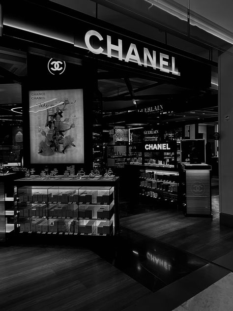 Chanel Wallpaper Black, Luxury Brands Aesthetic Wallpaper, Chanel Ambassador, Tottenham Shirt, Brands Aesthetic, Chanel Wallpaper, Vision Board Pics, Chanel Aesthetic, Dark Modern