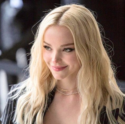 Mattheo Riddle, Best Boyfriend, Famous Girls, Dove Cameron, S N, Blonde Girl, Cute Hairstyles, Amazing Women, Hogwarts