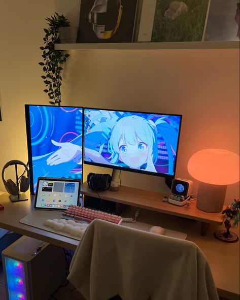 dual monitor hatsune miku gaming cozy Gaming Setup Dual Monitor, Desk Setup Dual Monitor, 3 Monitor Setup, Double Monitor Setup, Triple Monitor Setup, Desk Setup Gaming, Aesthetic Desk Setup, Dual Monitor Desk, Dual Monitor Wallpaper