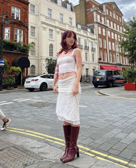 Phone Mirror Selfie, Jeans Skirt, Gilded Age, Jewellery Necklace, Aesthetic Shoes, Hair Photo, Fashion Fits, 2000s Fashion, School Fashion