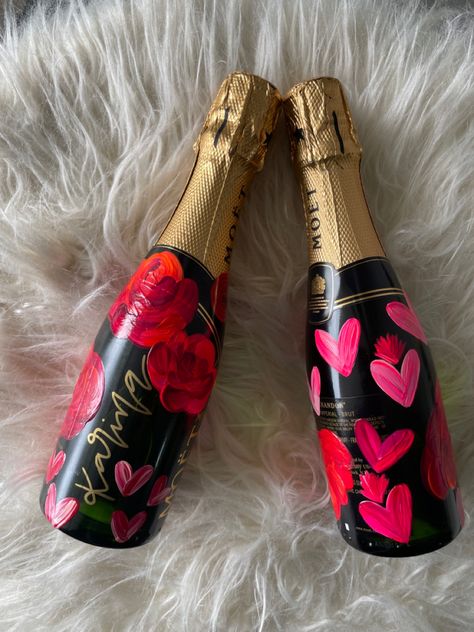 Painted Champagne Bottles, Bridal Balloons, Custom Champagne Bottle, Makeup Boxes, Murals Home, Engagement Balloons, Bottle Decorations, Bridal Shower Decoration, Box Bridesmaid