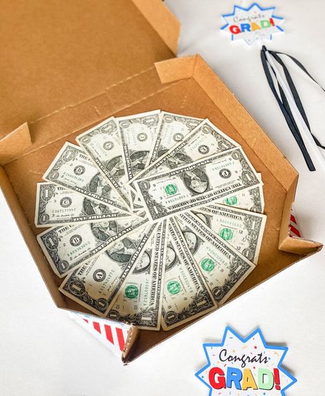 graduation gift with money in a pizza box Money In A Pizza Box Gift, Pizza Money Box Ideas, Pizza Box Money Gift, Money Pizza, Lei Diy, Money Lei Diy, Graduation Box, Graduation Money Gifts, Pizza Gifts