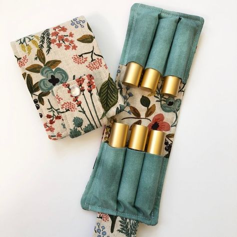 Essential Oil Carrying Case, Floral Essential Oils, Essential Oil Bag, Essential Oils Guide, Oil Bag, Essential Oil Storage, Essential Oil Roller Bottle, Purse Essentials, Oil Roller