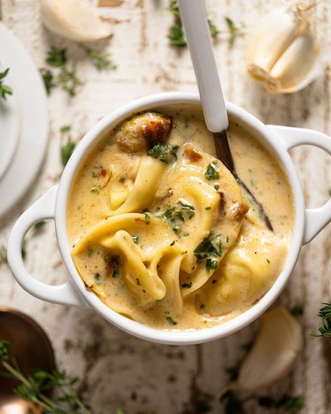 Creamy Roasted Garlic Tortellini Soup Garlic Tortellini, Fall Dinner Recipes, Tortellini Soup, Winter Vibes, Vegan Soup, Hearty Soups, Roasted Garlic, Tortellini, Sweet Tea