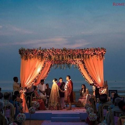 Day Wedding Mandap Decoration, Mandap Design For Night Wedding, Mandap Designs Outdoor Night, Indian Wedding On Beach, Evening Mandap Decor, Small Hindu Wedding, Desi Beach Wedding, Sunset Indian Wedding, Beach Mandap