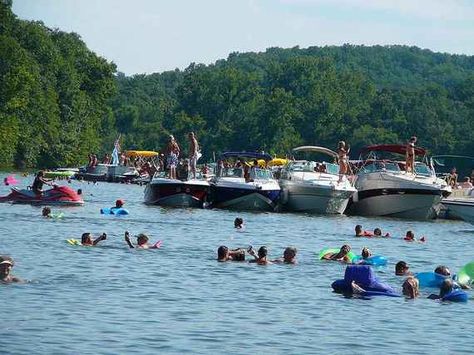 America's 5 Greatest Party Lakes | HuffPost Life Party Cove, Ozarks Missouri, Lake Ozark, Osage Beach, Lakeside Resort, Lake Of The Ozarks, The Ozarks, Lake Water, Family Vacations