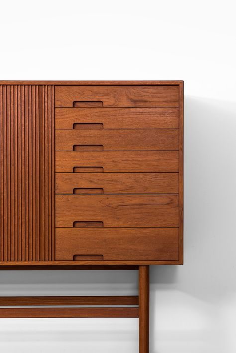 Very rare sideboard designed by Ib Kofod-Larsen Produced by Christensen & Larsen in Denmark Teak Excellent vintage condition, with minor signs of usage 1955 Mid century, Scandinavian Dimensions (W x D x H): 160 x 48 x 140 cm Price: 8500 € Item no: 95698