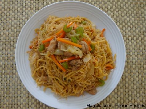 filipino-recipe-pansit-miki-at-bihon-guisado18 Miki Bihon, Bihon Noodles, Bihon Guisado, Pinoy Dishes, Chicken Quarters, Filipino Recipe, Pinoy Recipes, Pasta Soup, Filipino Dishes