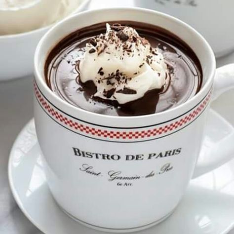 French hot chocolate French Hot Chocolate, Slow Cooker Desserts, Chocolate Caliente, Hot Chocolate Recipes, Chocolate Drinks, Marshmallows, Yummy Drinks, Coffee Time, Chocolate Recipes