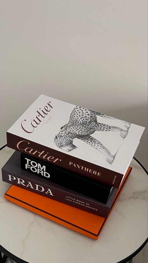 Tom Ford Book Aesthetic, Tom Ford Book Decor, Books Styling, Tom Ford Book, Classy Room, Ideas Cuarto, Classy Rooms, Table Books, Stack Of Books