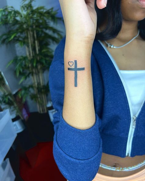 Tattoo Ideas Female Small Black Women, Cute Wrist Tattoos Black Women, Small Girl Tattoos Black Women, Sister Tattoos For 2 Black Women, Tat Ideas For Women, Simple Cute Tattoos For Women, Small Tattoos Cross, Small Tattoo Ideas Black Women, 2006 Tattoo Ideas