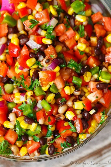 The most colorful salad you will have at your next party or barbecue! Cowboy caviar is like a mashup between salsa and beans. Salsa and beans had a baby and named it cowboy caviar because it's just so hearty and richly delicious! Caviar Cowboy, Cowboy Salad, Caviar Recipes, Cake Cheesecake, Cowboy Caviar, Recipetin Eats, Table For Two, Recipe Video, Salsa Verde