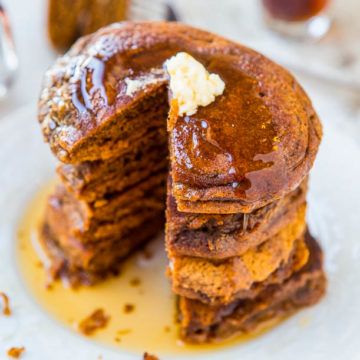 Fluffy Pumpkin Pancakes, Bread Pancakes, Gingerbread Pancakes, Pancakes For Dinner, Maple Syrup Recipes, Ginger Molasses, Chocolate Chip Bars, Molasses Cookies, Pumpkin Pancakes