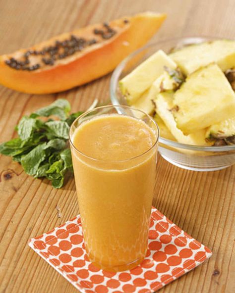 This pineapple-papaya juice is a wonderfully healthy -- and delicious -- drink, perfect for starting your day. Papaya Juice Recipe, Papaya Juice, Papaya Recipes, Juicy Juice, Fresh Fruit Juice, Juicer Recipes, Healthy Juice Recipes, Juice Recipes, Best Detox