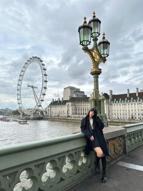 london trip london outfit londonfit bigben londoneye london girl London Photography Ideas, London Bridge Photo Ideas, Poses In London, Photo Ideas In London, London Poses Photo Ideas, London Inspo Pics, London Girls Trip, London Photography Instagram, London Poses