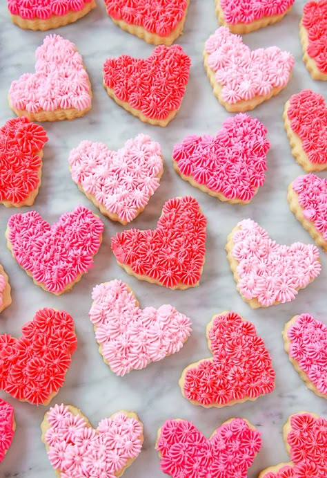 Heart Sugar Cookies Buttercream, Valentines Day Sugar Cookies Buttercream, Frosted Valentine Cookies, Buttercream Valentines Cookies, Valentines Sugar Cookies Buttercream, Valentine’s Day Cookies Decorated Buttercream, Valentine Cookies Decorated Buttercream, Valentines Goodies, Heart Pic