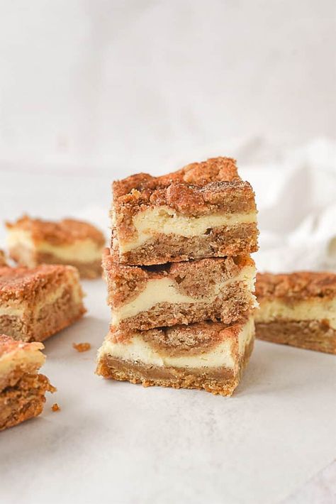 Cream Cheese Blondies, Snickerdoodle Blondies Recipe, Snickerdoodle Cheesecake Bars, Snickerdoodle Blondies, Snickerdoodle Cheesecake, Cream Cheese Bars, Cream Cheese Desserts, Cheesecake Bar Recipes, Snickerdoodle Cookies