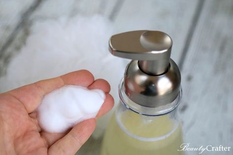 DIY Shaving Cream for women Diy Shaving Cream For Women, Shaving Cream Recipe, Shaving Cream For Women, Projects For Women, Diy Shaving Cream, Homemade Shaving Cream, Diy Spa Gifts, Diy Foaming Hand Soap, Diy Hand Soap