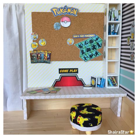 1:6 Scale Pokémon Bedroom Doll Diorama, handmade by me, ShairaStar Pokemon Furniture Diy, Pokemon Dollhouse Diy, Pokemon Drawer, Diy Dinosaur Doll House, Pokemon Plush Shelf, Pokemon Dollhouse, Pokemon Bedroom, Doll Diorama, Dollhouse Diy