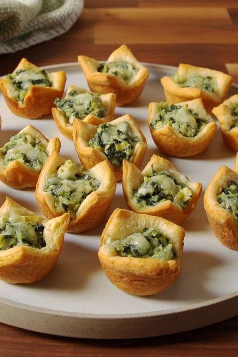 Artichoke Cups, Spinach Artichoke Cups, Easy Crescent Roll Recipes, Feta Bites, Crescent Roll Appetizers, Cheese Ball Bites, Ham And Cheese Pinwheels, Best Party Appetizers, Christmas Appetizer