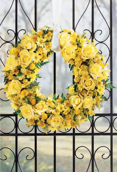 Yellow Wreaths, Yellow Weddings, Roses Wreath, Yellow Christmas, Yellow Wreath, Yellow Cottage, Flowers And Gifts, Yellow Garden, Rose Wreath